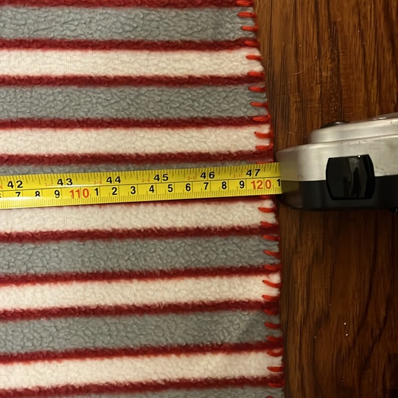 2 Like NEW Roundy Apparel 60”x48” Soft Fleece Holiday Blankets. - Picture 9 of 16